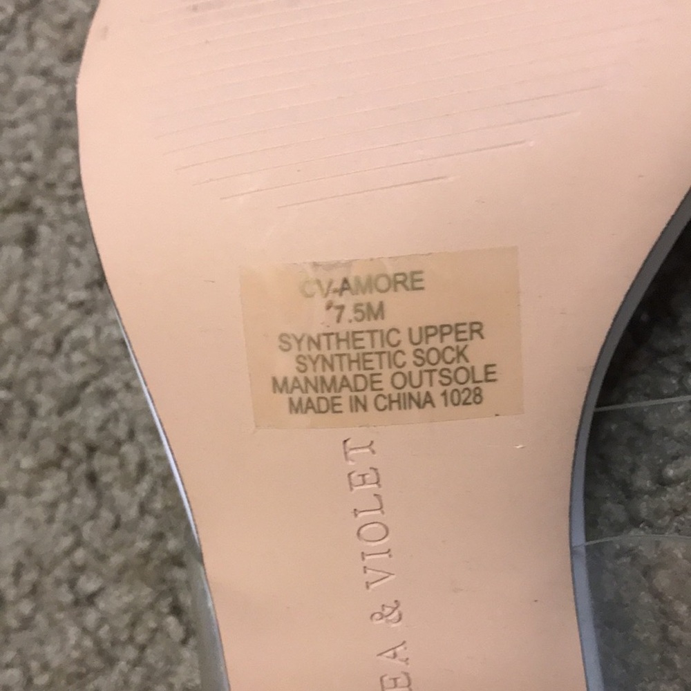 Chelsea and Violet Amore Clear Lucite Block Heel Sandals Size 7 1/2 - Picture 10 of 11